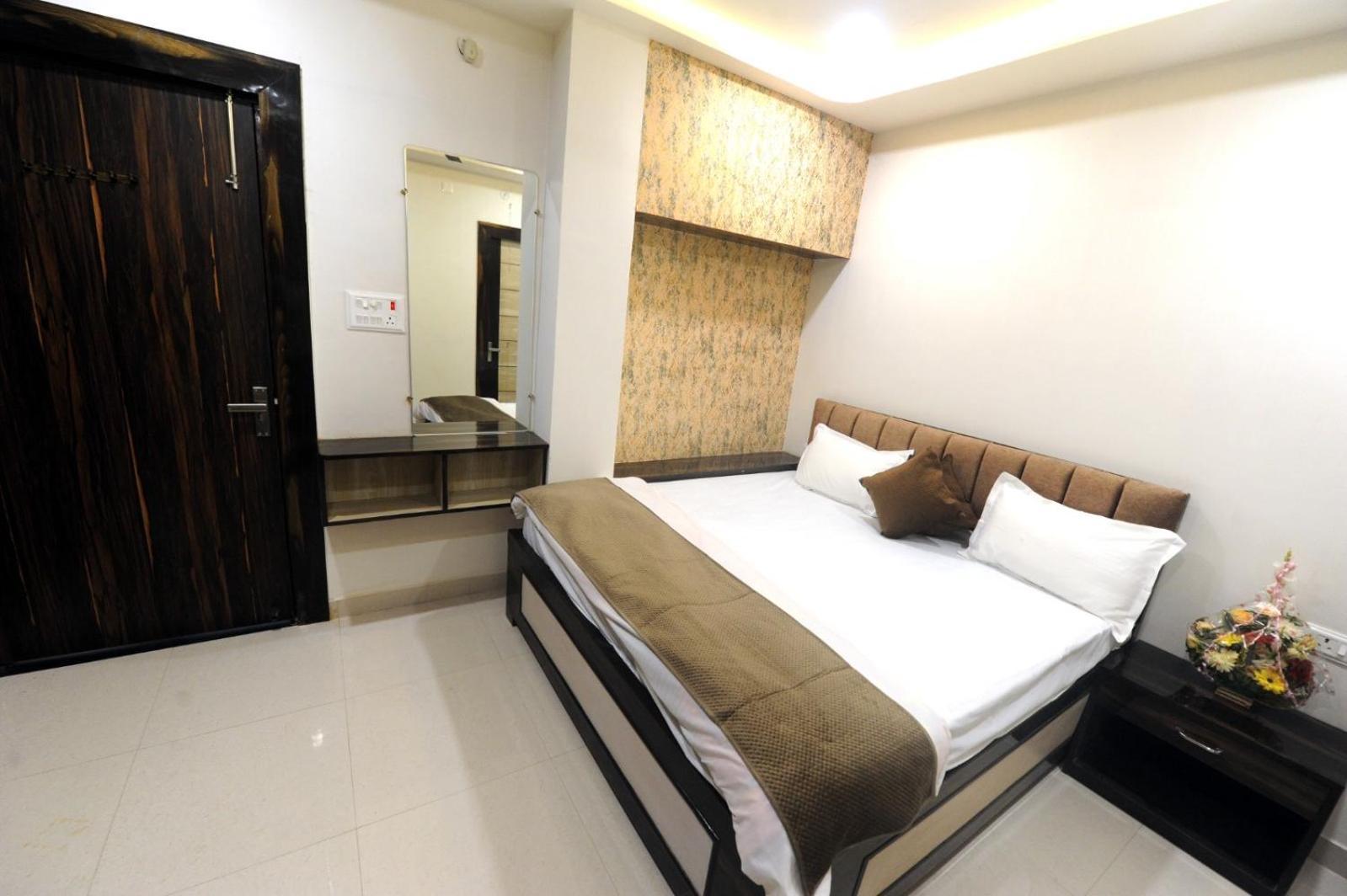 Golden Inn Prayagraj Extérieur photo